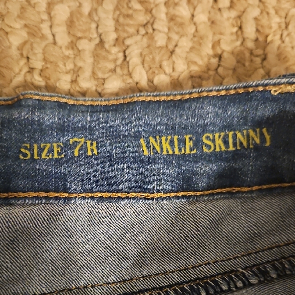Stylish Blue Distressed Women's Skinny Jeans - Picture 3 of 7